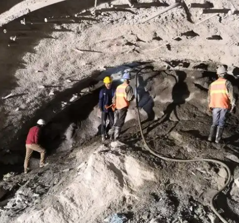 越城隧道拱顶带模注浆料，微膨胀注浆料的特点及施工工艺